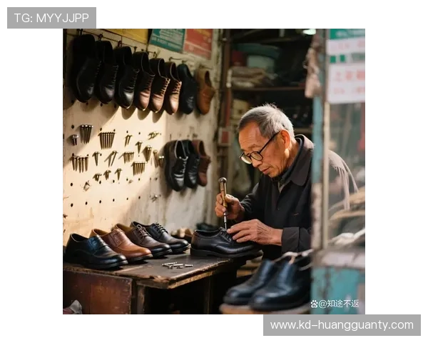 冯彦哲穿运动鞋逛奢侈品店，那表情像我们街角大爷一样随意我服了
