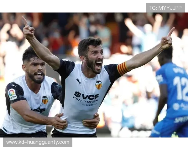 加亚职业轨迹：从瓦伦西亚青训到一线队主力的稳步成长