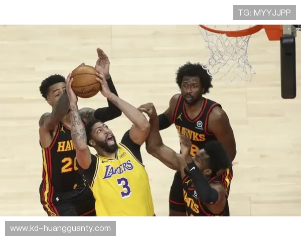 卡里姆挡拆中路创造得分机会显著提升湖人内线威胁