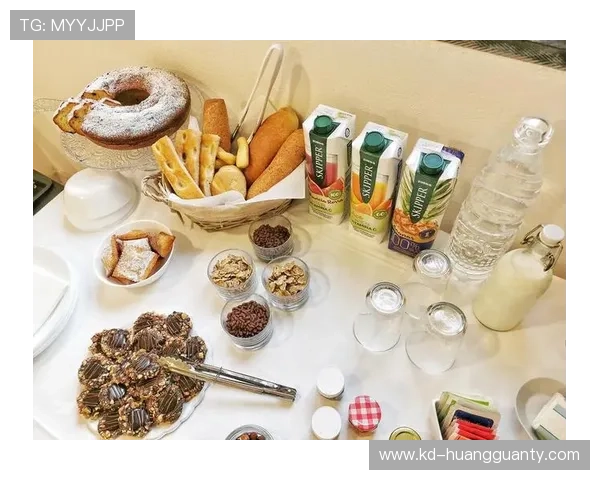 莱万这生活细节也太细腻了吧，连早餐都得讲究成艺术品？