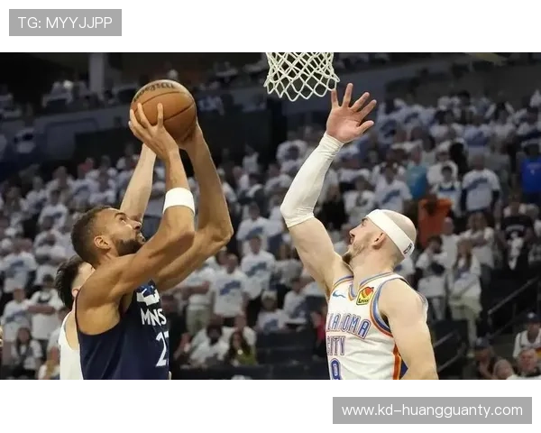 戈贝尔挡拆制造内线错位稳固防守效率提升明显